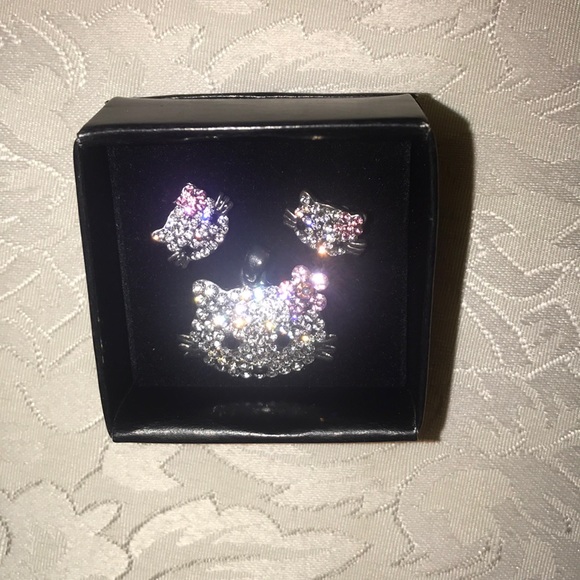 Hello Kitty Pendant & Earrings - Picture 4 of 7